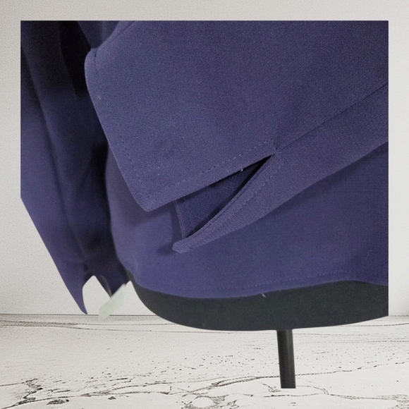 Tahari Women's Deep Purple Blazer Size 8P - Picture 2 of 7